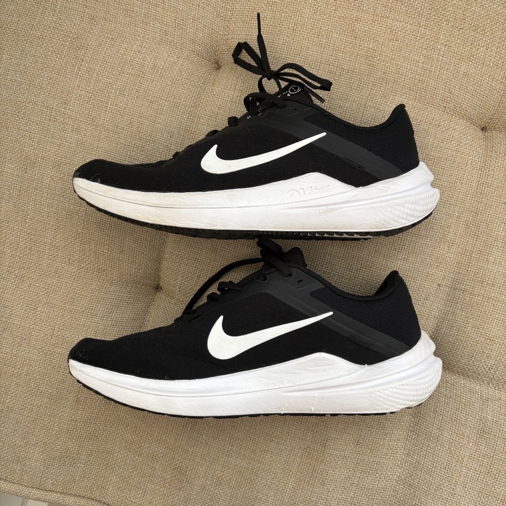 Nike Men's Black/White Air Winflo 10 Running Shoe